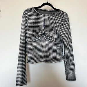 Suzy Shier size L houndstooth crop long sleeve